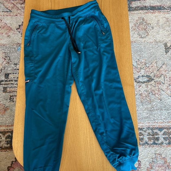 Scrubs - Picture 1 of 2